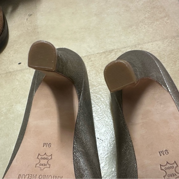 Antonio Melani size 9 gold heels 3 1/2” dry good condition - Picture 6 of 8